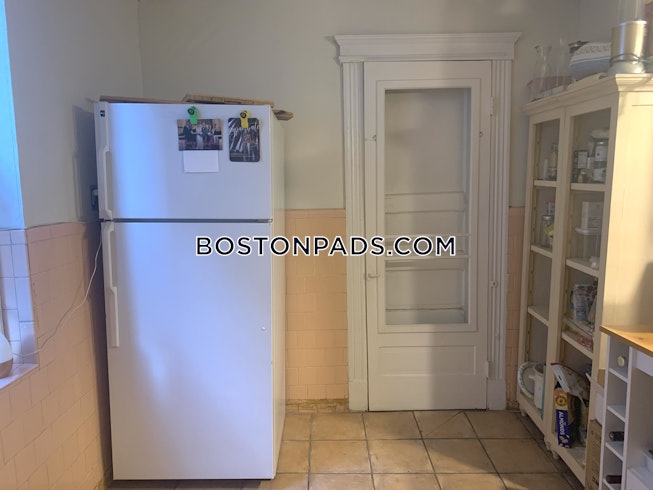 Boston - $2,100 /mo