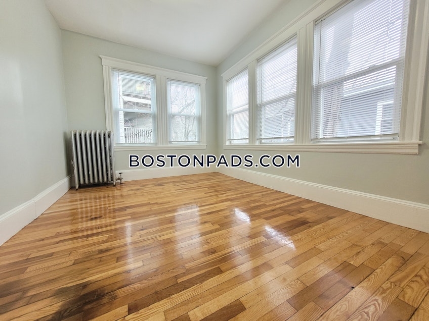 Boston - $3,940 /month