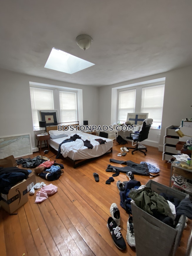 Boston - $4,600 /mo