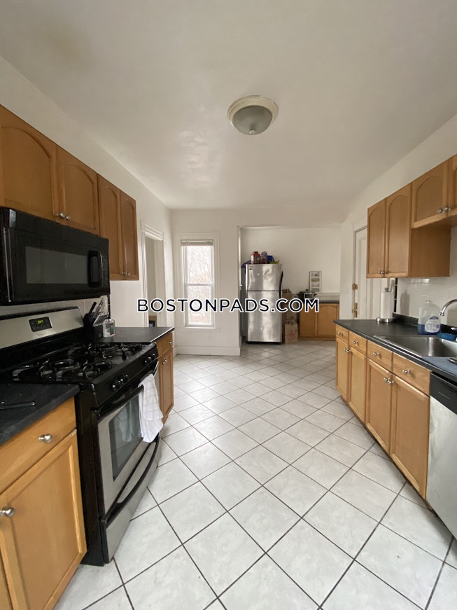 Boston - $4,600 /mo