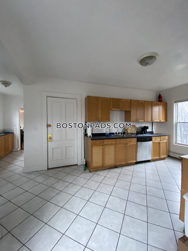 Boston - $4,600 /mo