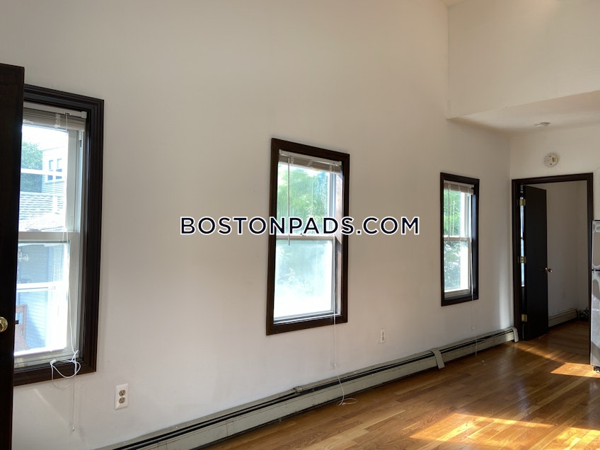 Boston - $3,300 /month