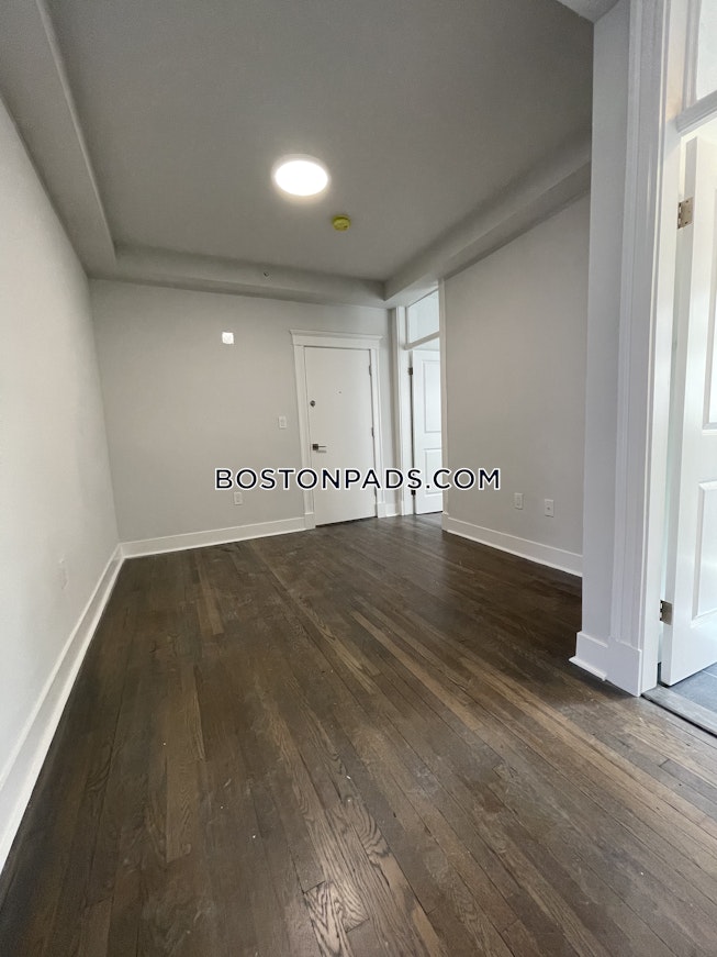 Boston - $1,800 /mo