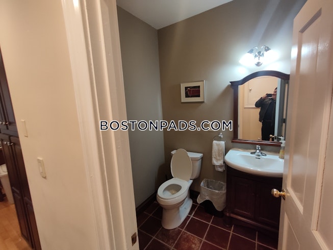 Boston - $4,800 /mo