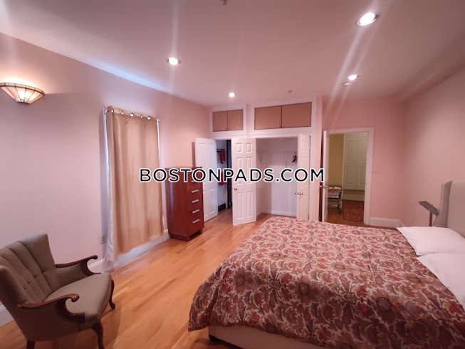 Boston - $4,800 /mo