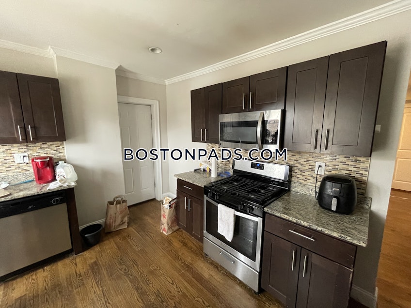 Boston - $2,895 /month