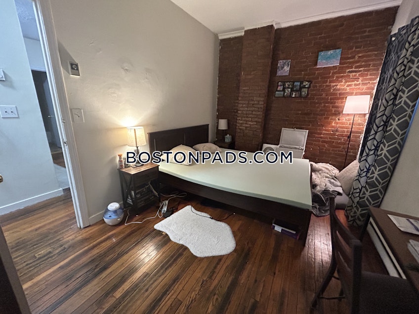 Boston - $2,495 /month