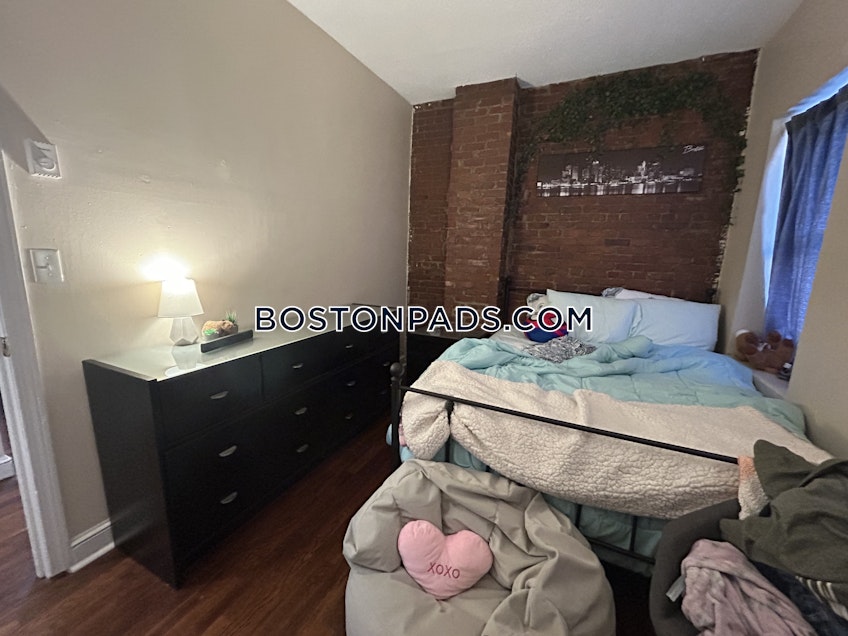 Boston - $2,345 /month