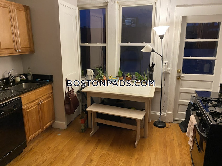 Boston - $2,800 /month