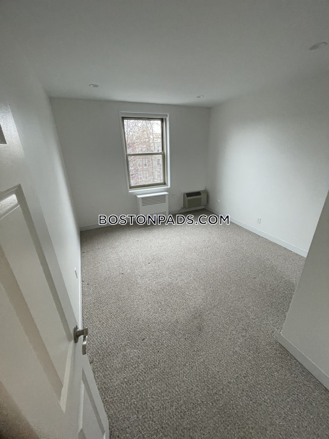 Boston - $3,227 /mo