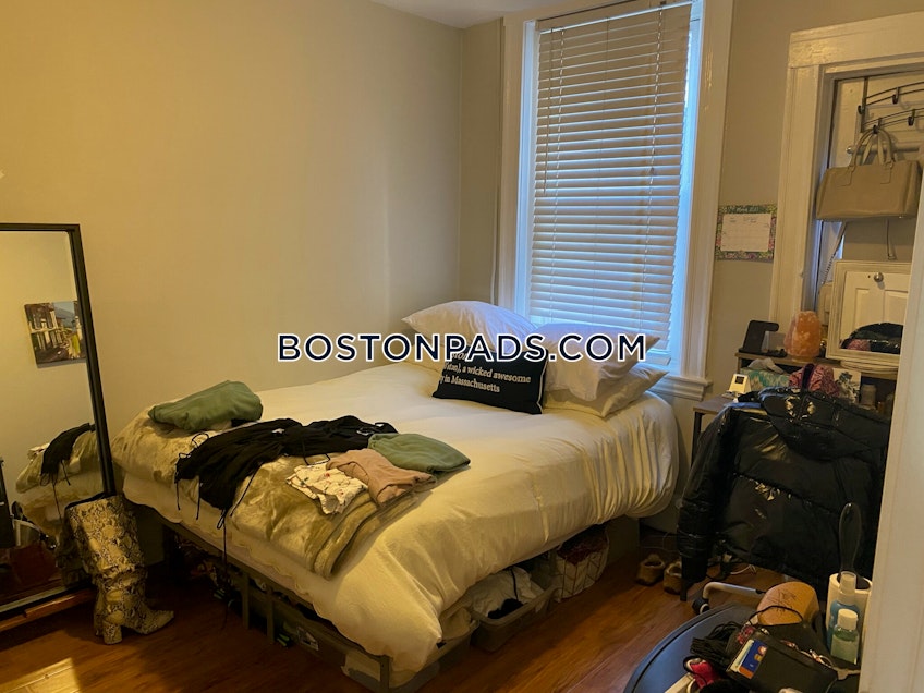 Boston - $4,710 /month