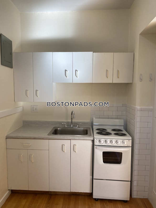 Boston - $2,100 /mo