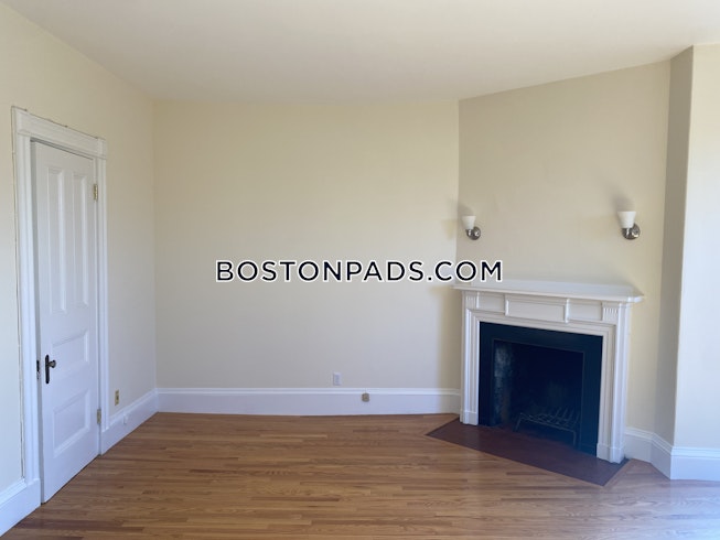 Boston - $2,100 /mo