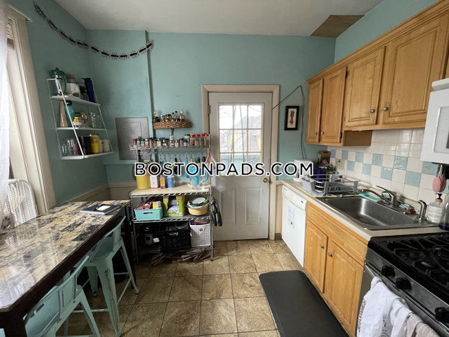 Boston - $3,600 /mo