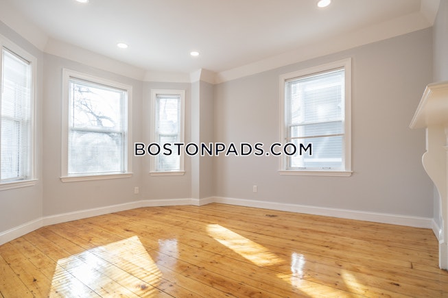 Boston - $2,200 /mo