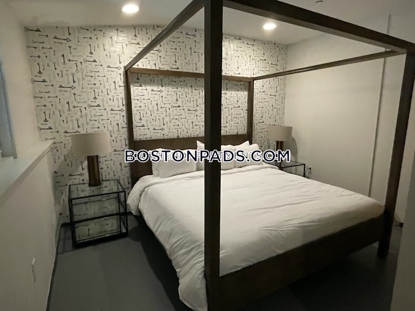 Boston - $5,225 /month