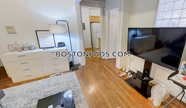 Boston - $4,995 /mo