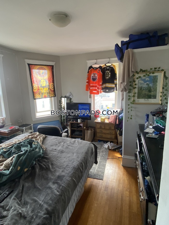 Somerville - $4,800 /mo