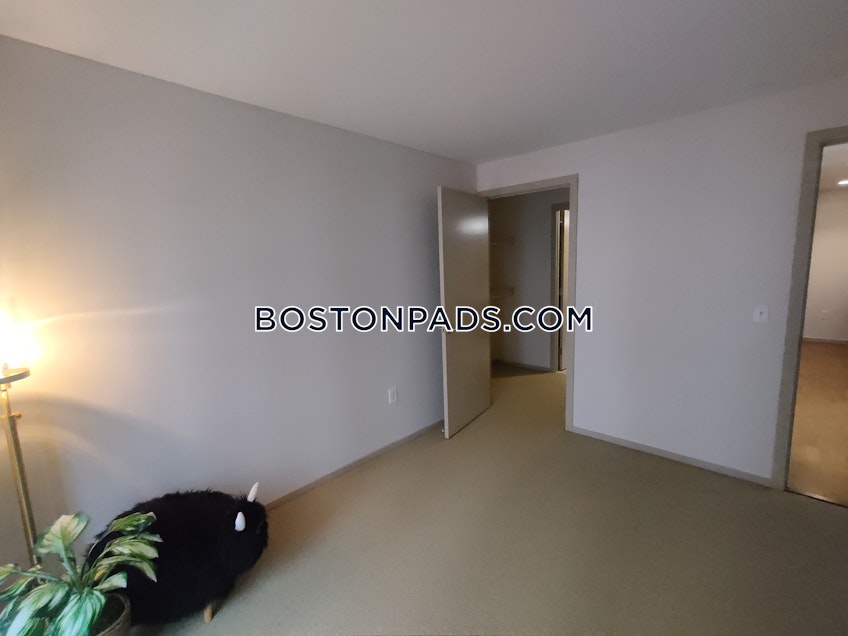 Boston - $4,735 /month