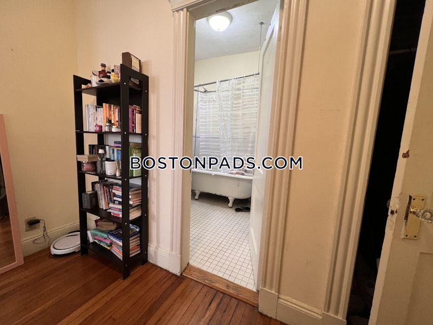 Boston - $2,600 /month