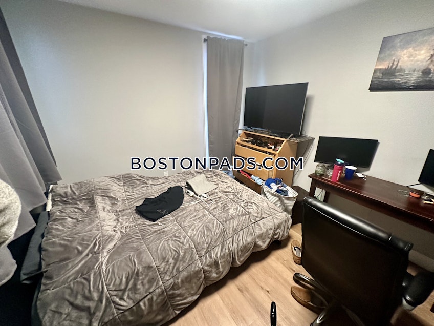 Boston - $7,220 /month