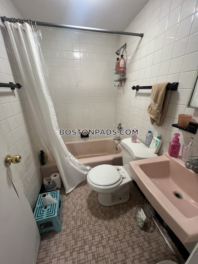 Boston - $2,400 /mo