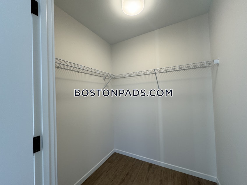 Boston - $4,562 /month