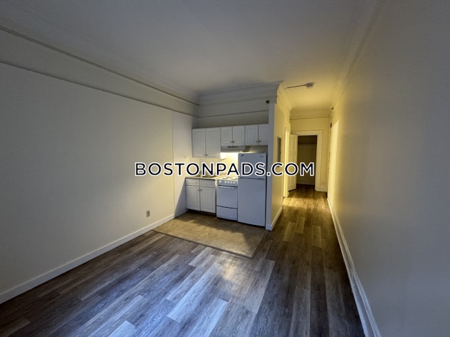 Boston - $2,400 /mo