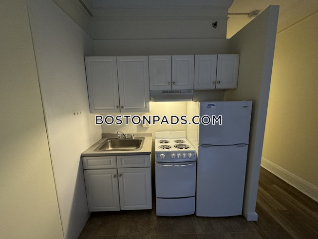 Boston - $2,400 /mo