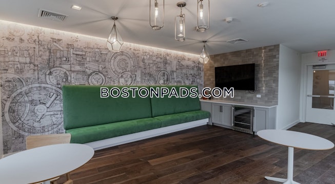 Boston - $2,723 /mo
