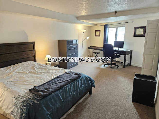 Boston - $2,350 /mo