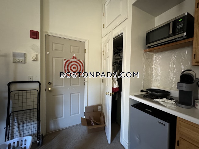 Boston - $2,050 /mo