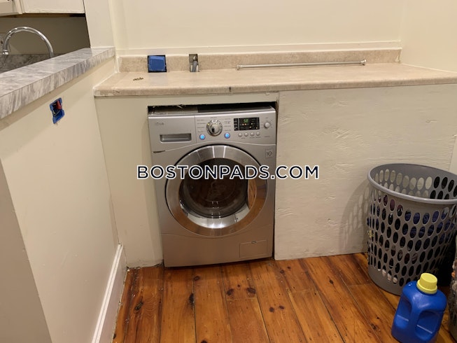 Boston - $2,700 /mo