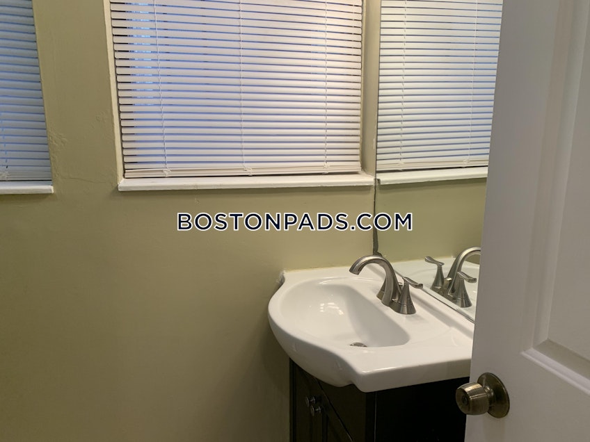 Boston - $2,700 /month