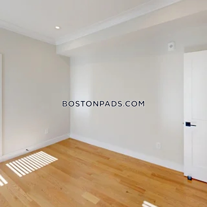 Boston - $4,795 /month