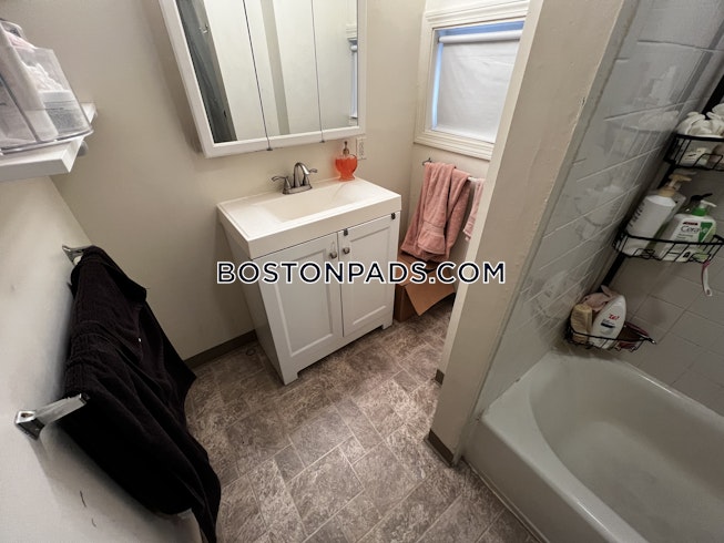 Boston - $4,600 /mo