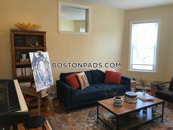 somerville-apartment-for-rent-3-bedrooms-1-bath-davis-square-4000-4554556 