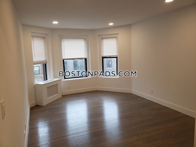 Boston - $2,350 /mo