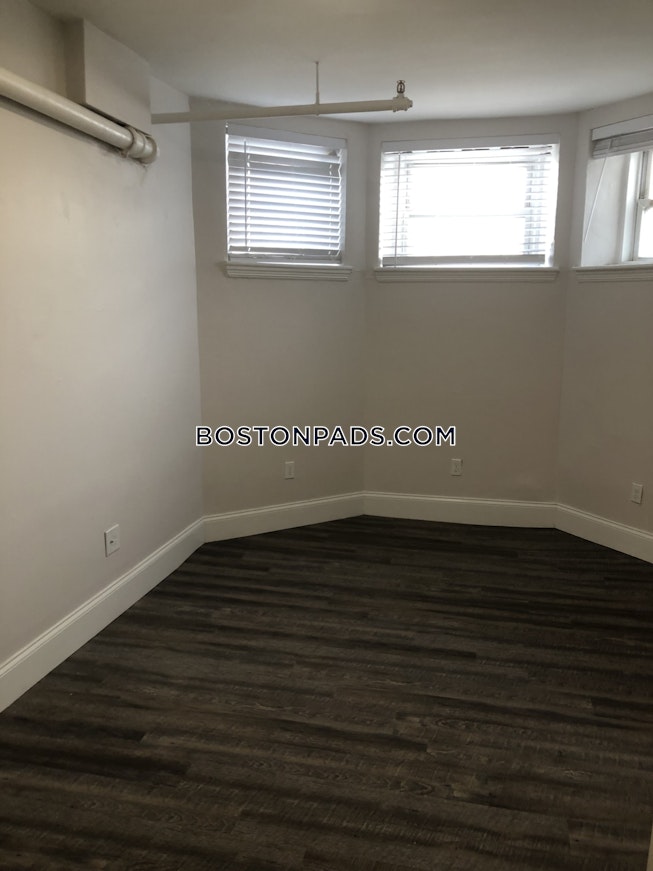 Boston - $3,900 /mo