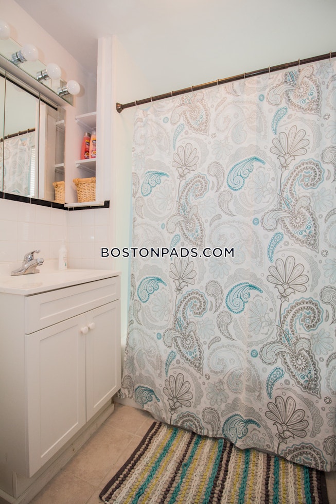 Boston - $2,600 /mo