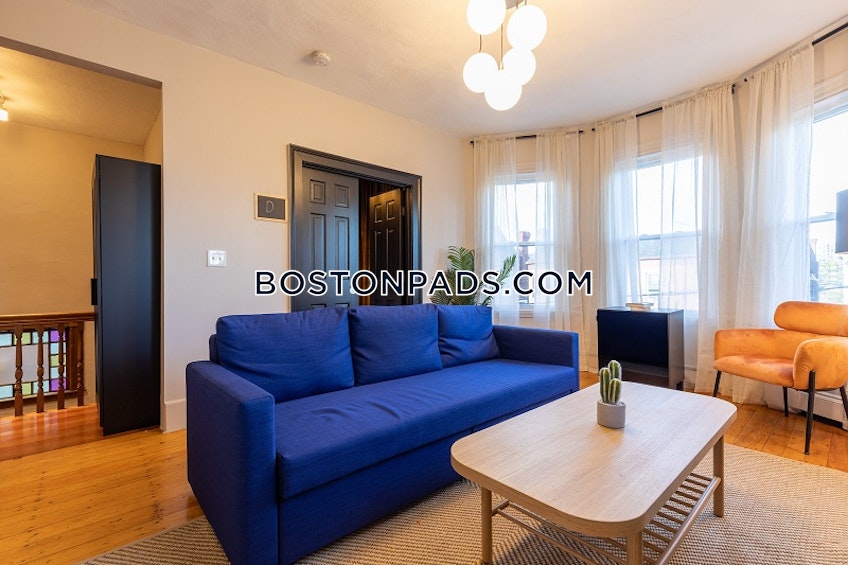 Boston - $2,700 /month