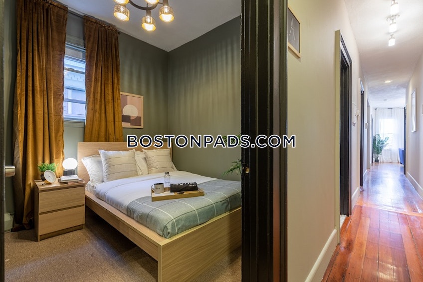 Boston - $2,700 /month