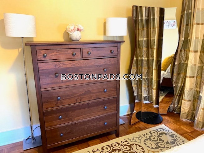 Boston - $3,300 /mo