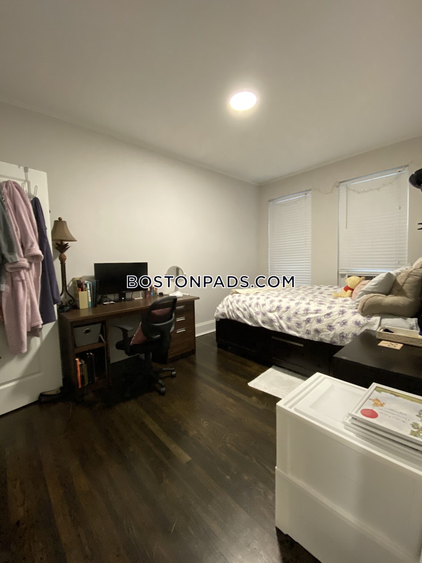 Boston - $3,325 /month