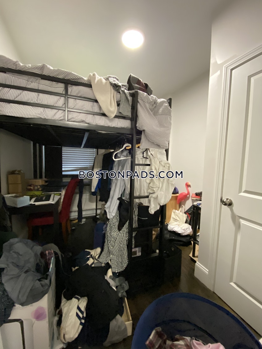 Boston - $3,325 /month