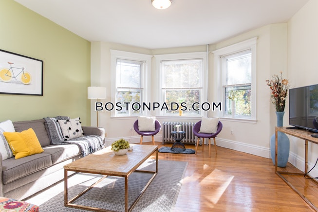 Brookline - $3,100 /mo