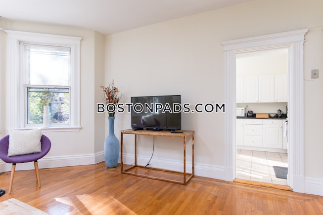 Brookline - $3,100 /mo