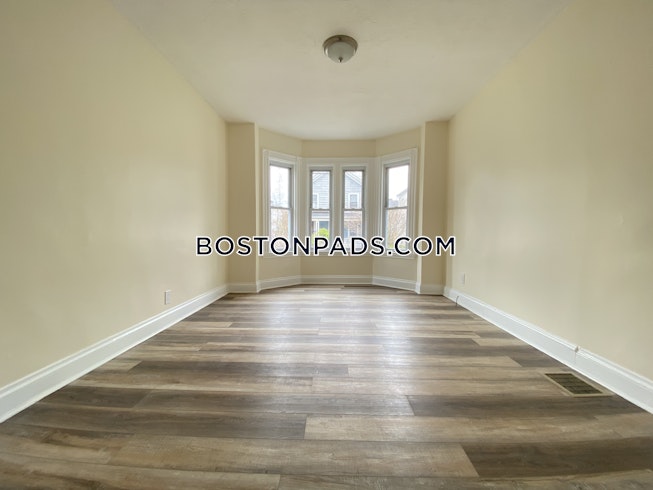 Boston - $2,900 /mo