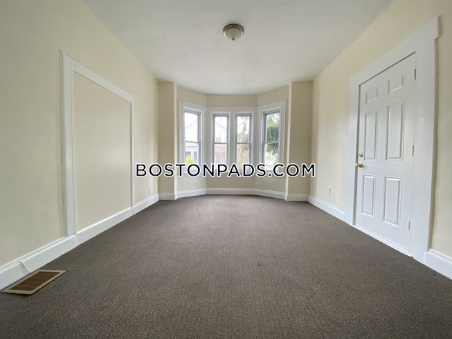 Boston - $2,900 /mo