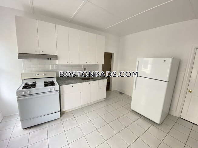 Boston - $2,900 /mo